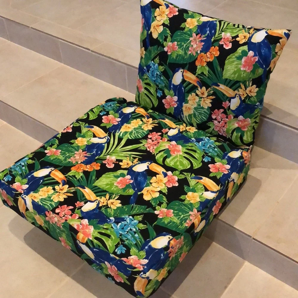 🌿2-pc Brentwood Originals cheerful Outdoor fabric seat cushion + pillow set🦜